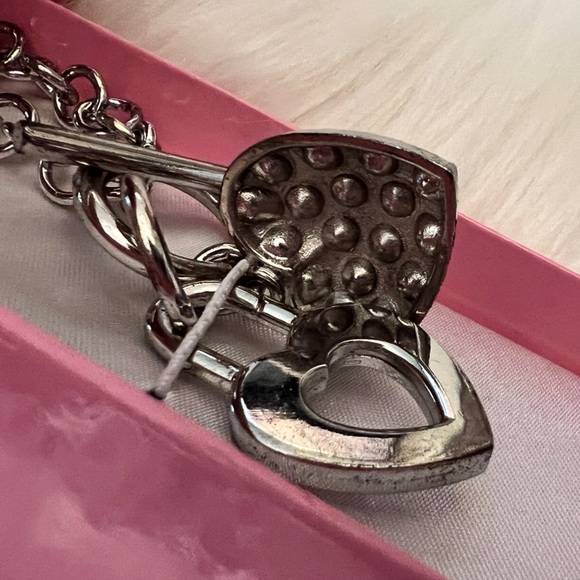 Beautiful Silver Heart and Lock Pendant Choker Necklace, approx. 16” - Picture 5 of 7